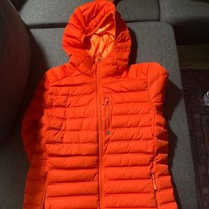 Mountain hardwear down jacket. Size Med
